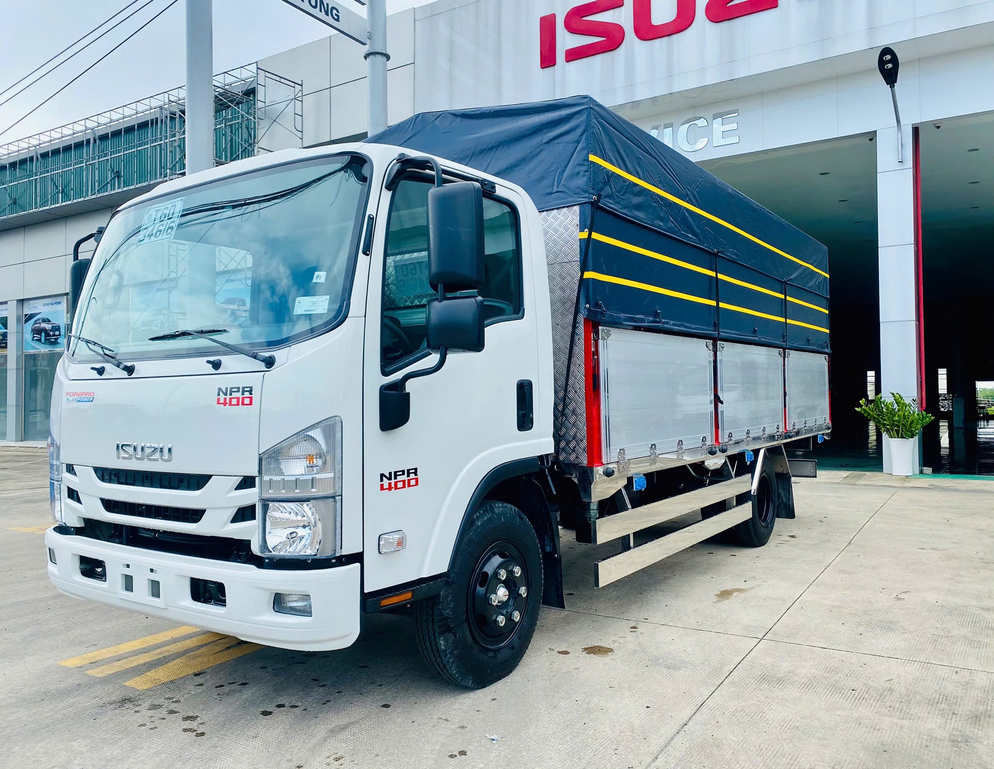 Isuzu NPR400 – Lựa Chọn Hoàn Hảo Cho Kinh Doanh Vận Tải