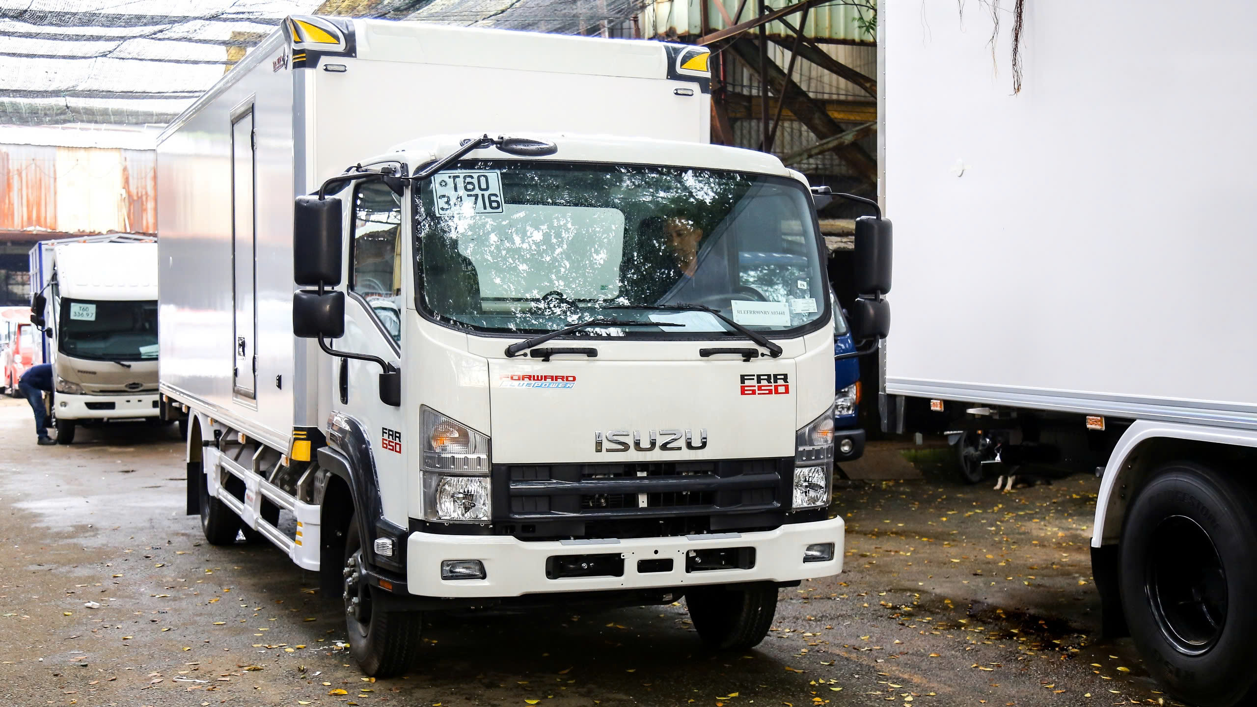 Isuzu FRR90NE4A – Lựa Chọn Hoàn Hảo Cho Vận Tải Hàng Hóa Tươi Ngon
