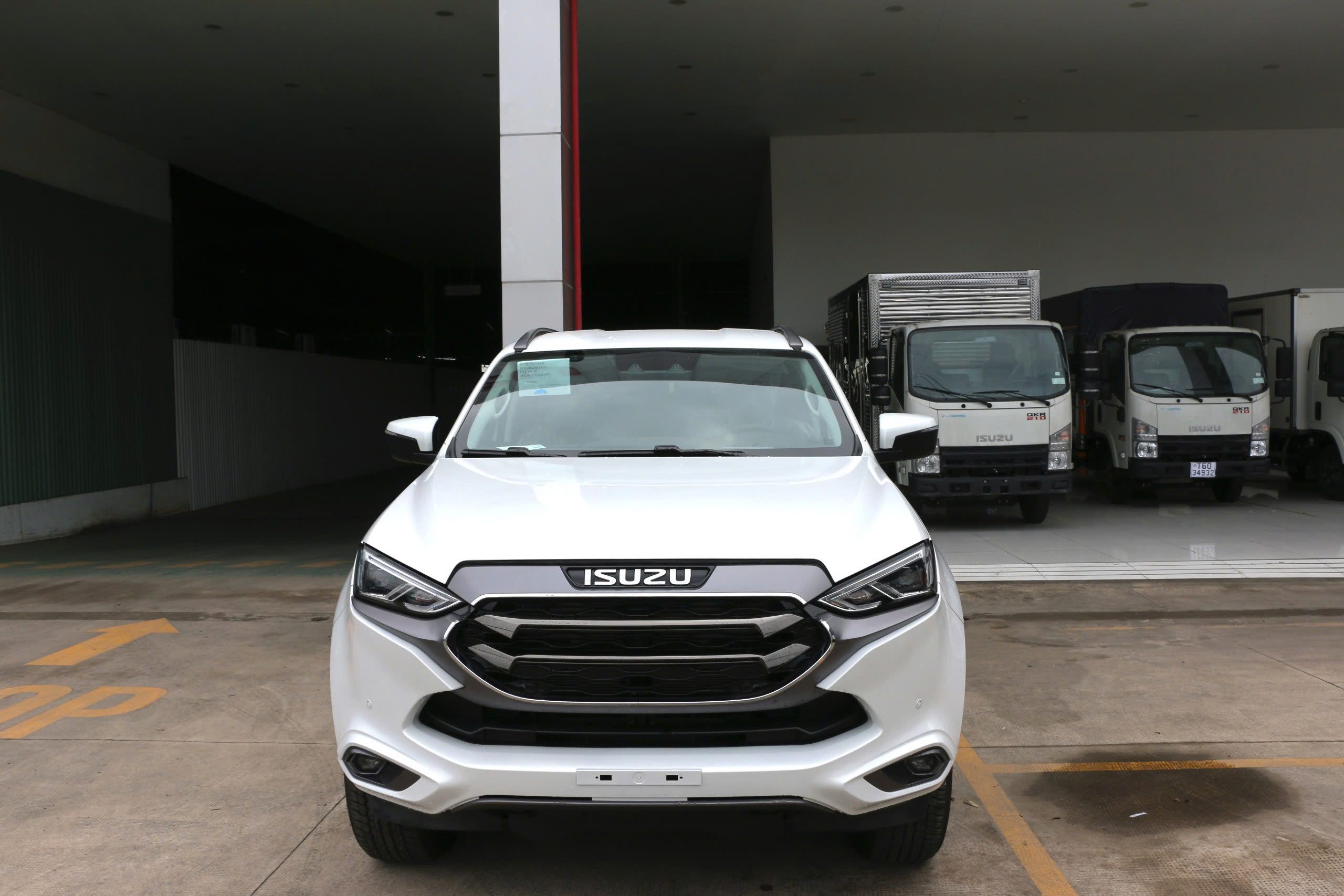 ISUZU MU-X PRESTIGE 1.9 4x2 AT - SUV CHO GIA ĐÌNH VIỆT