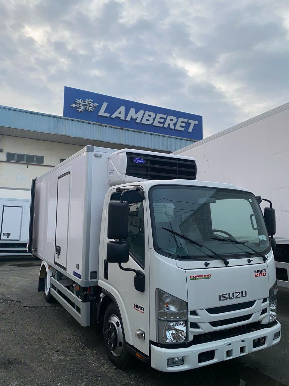 Xe Tải Isuzu NMR200 - Lựa Chọn Hoàn Hảo Cho Mọi Doanh Nghiệp