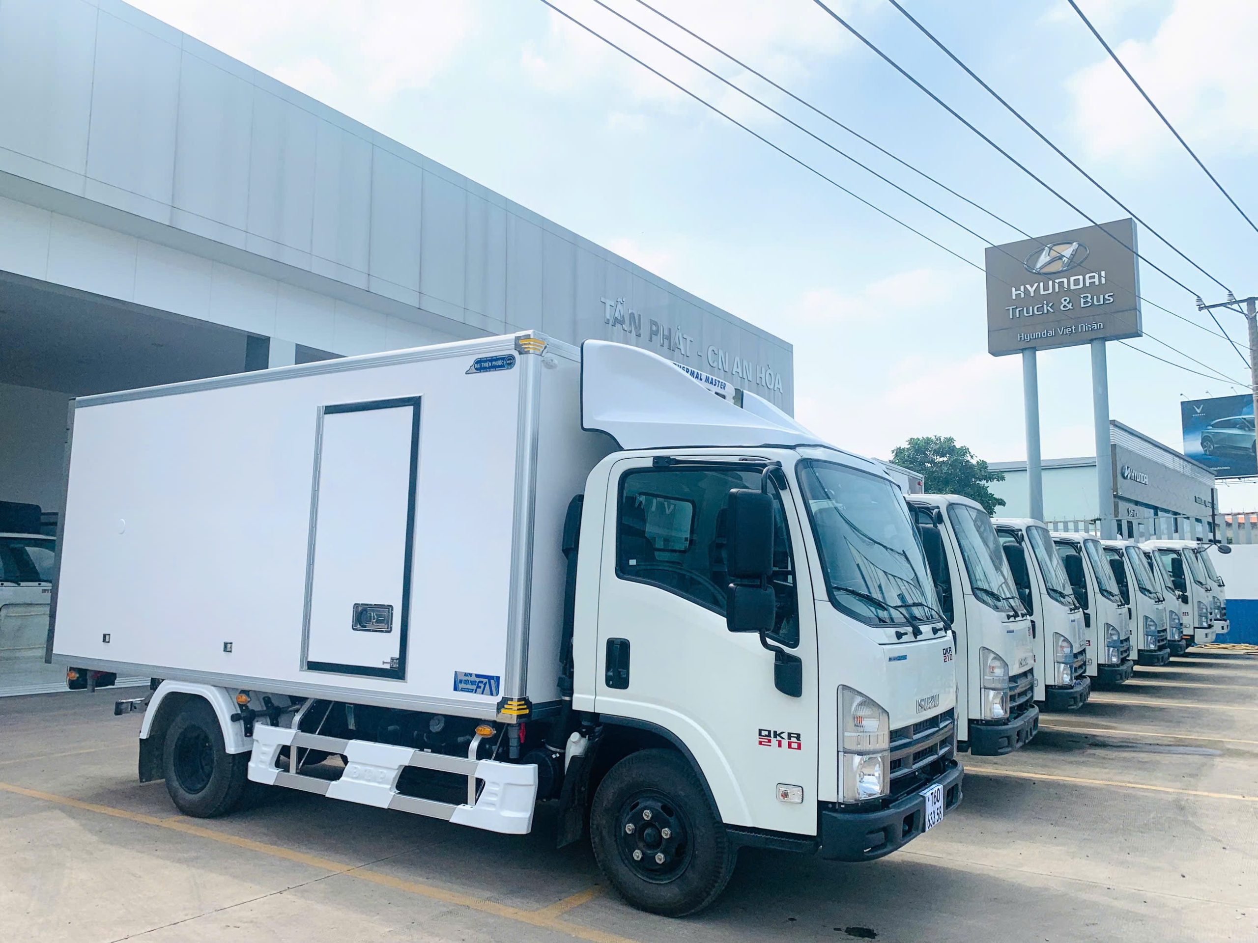 ISUZU QKR210 THÙNG KÍN COMPOSITE – LỰA CHỌN CHO VẬN TẢI HIỆN ĐẠI