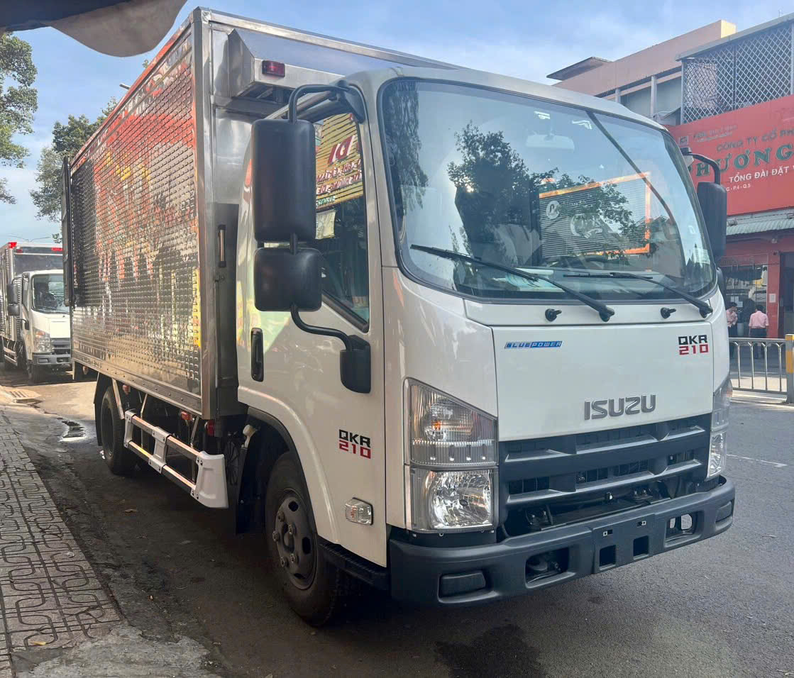 Tất Tần Tật Về Xe Tải Isuzu QKR210 - Sự Lựa Chọn Hoàn Hảo Cho Mọi Chuyến Hàng