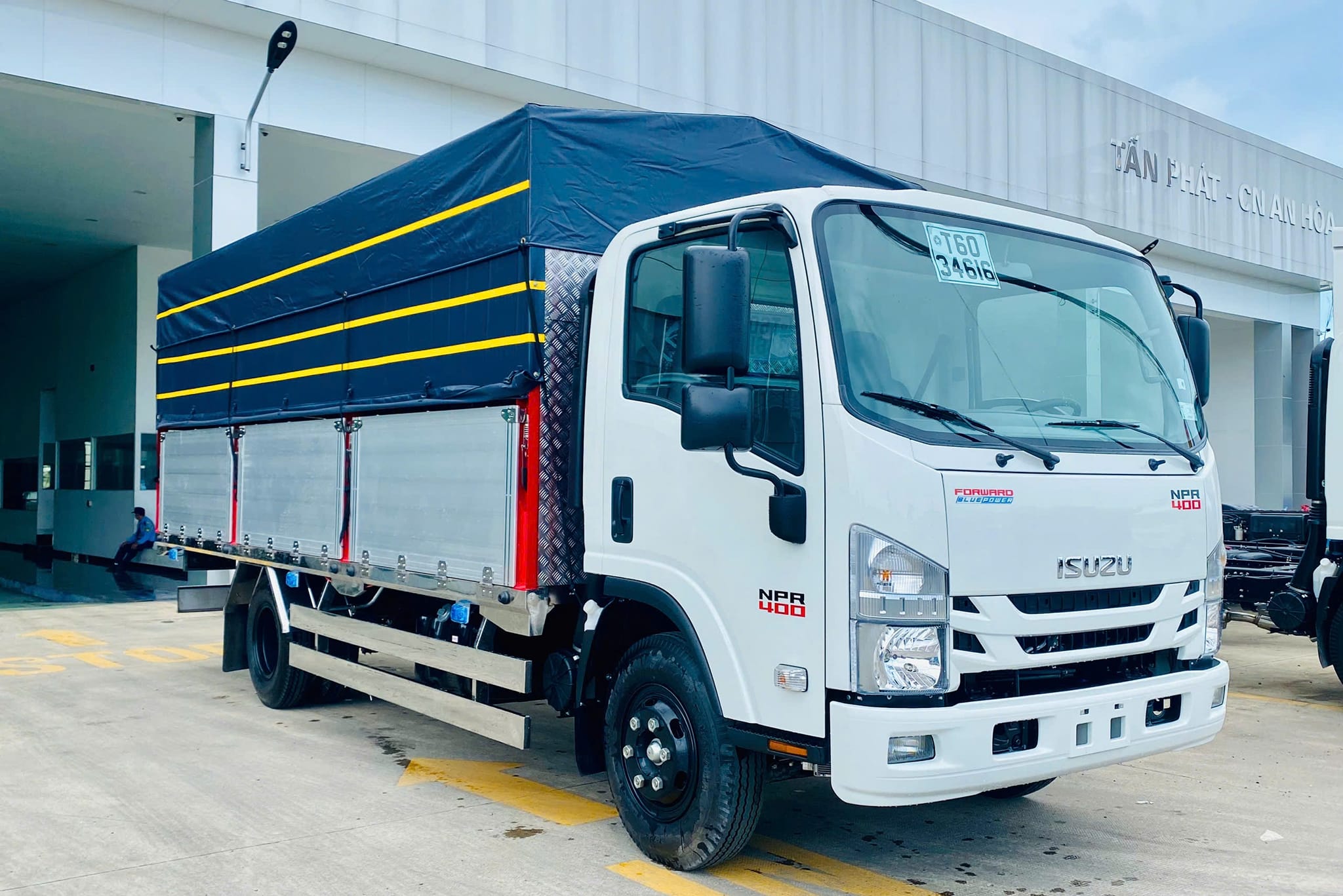 Isuzu NPR400 – Xe Tải Tiết Kiệm, Bền Bỉ, Hiệu Suất Vượt Trội