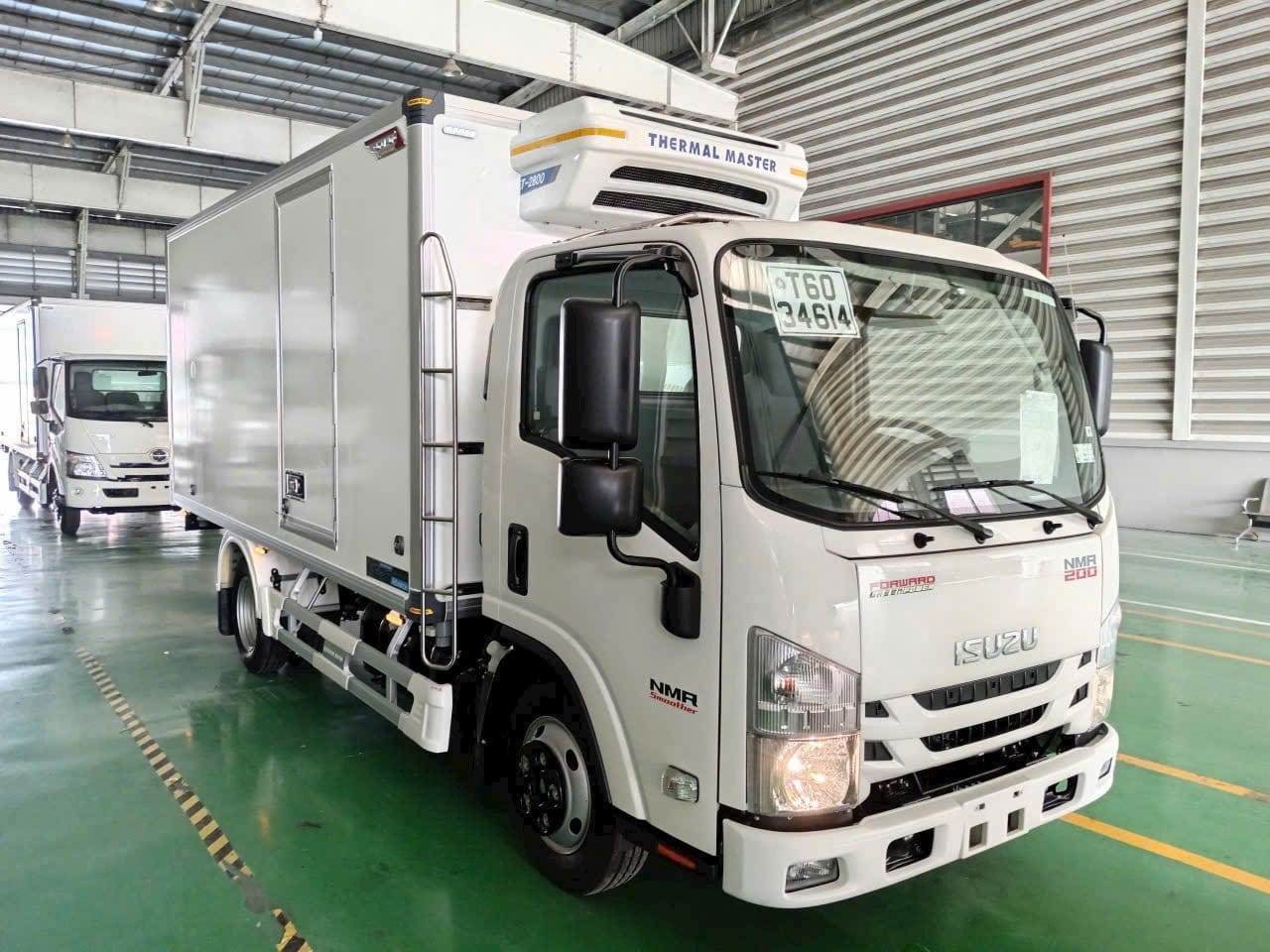 Đánh Giá Tổng Quan Xe Tải Isuzu NMR200 - Lựa Chọn Hoàn Hảo Cho Doanh Nghiệp